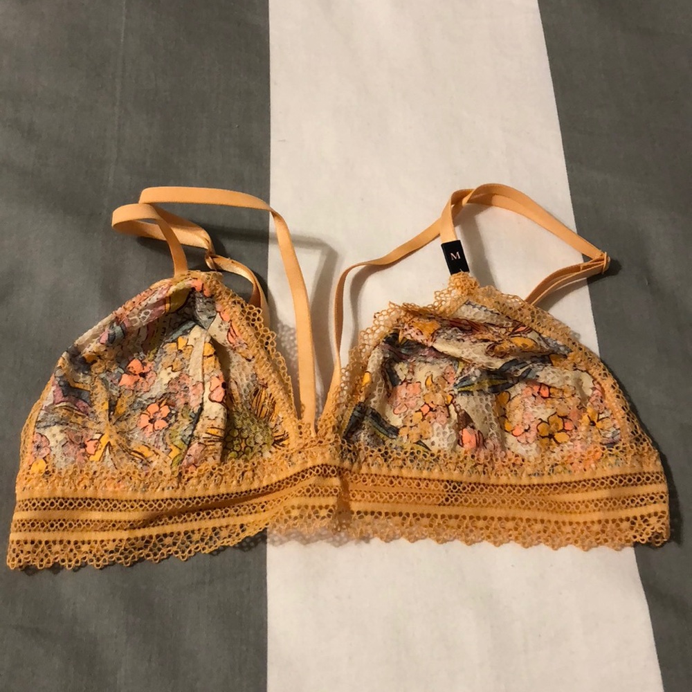 Victoria’s Secret lace bralette. Medium, NWT